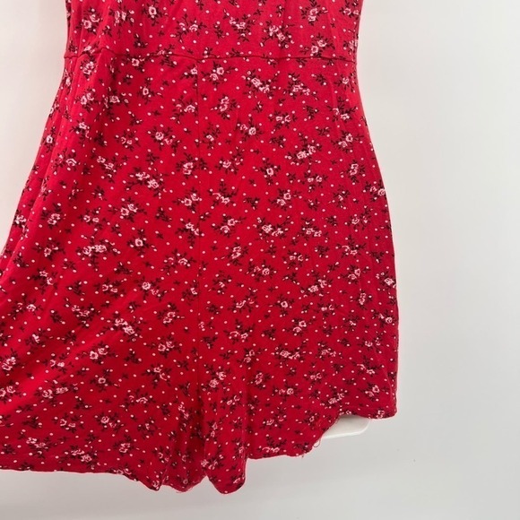 Boohoo Red Ditsy Floral Playsuit Size 10 - Picture 6 of 9